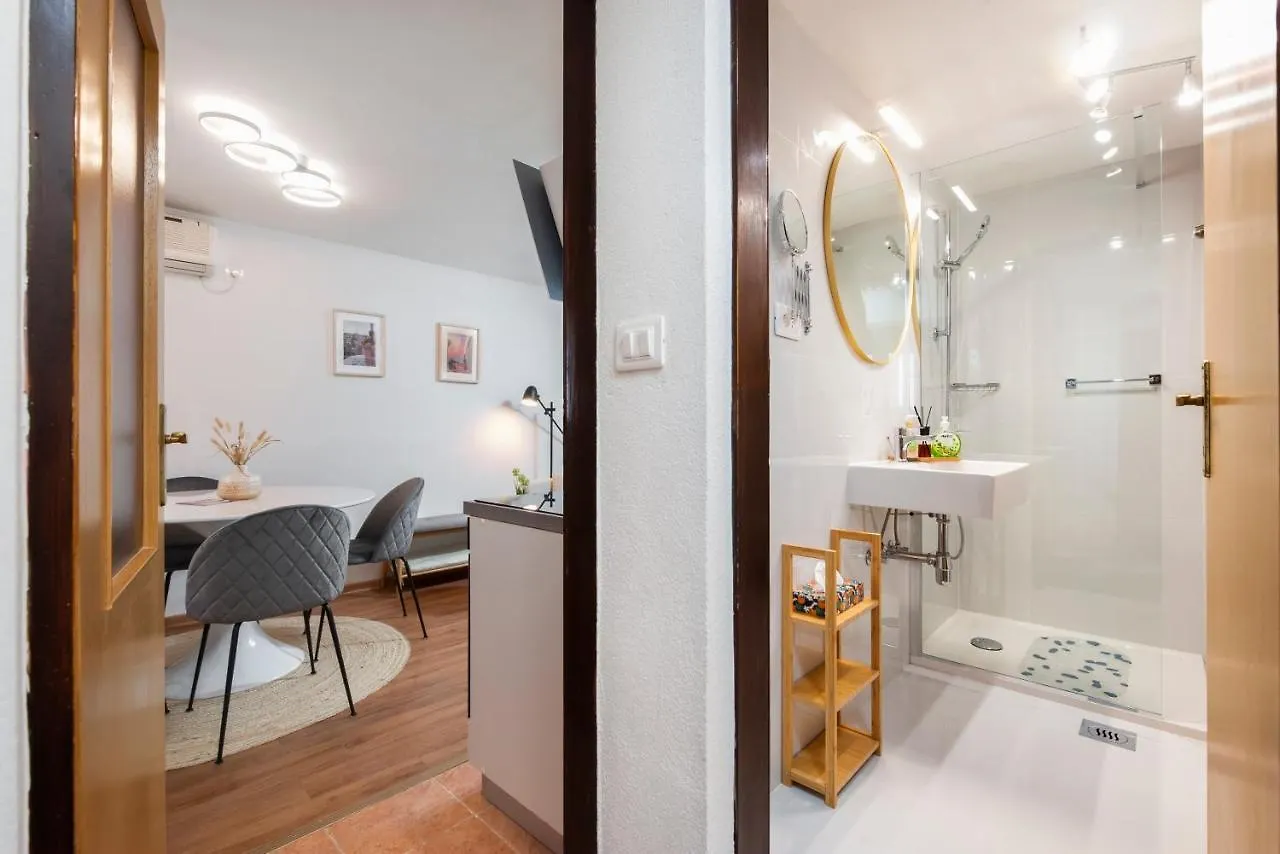 House Elisabeth - A Charming Old Town Property Ρόβινι